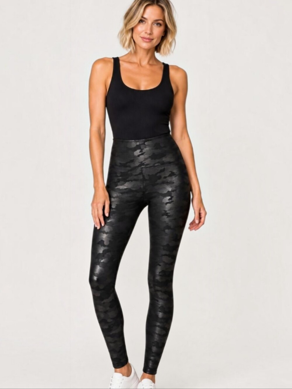 Simply Vera Vera Wang Black Camo Faux Leather Shaping Leggings M NWOT